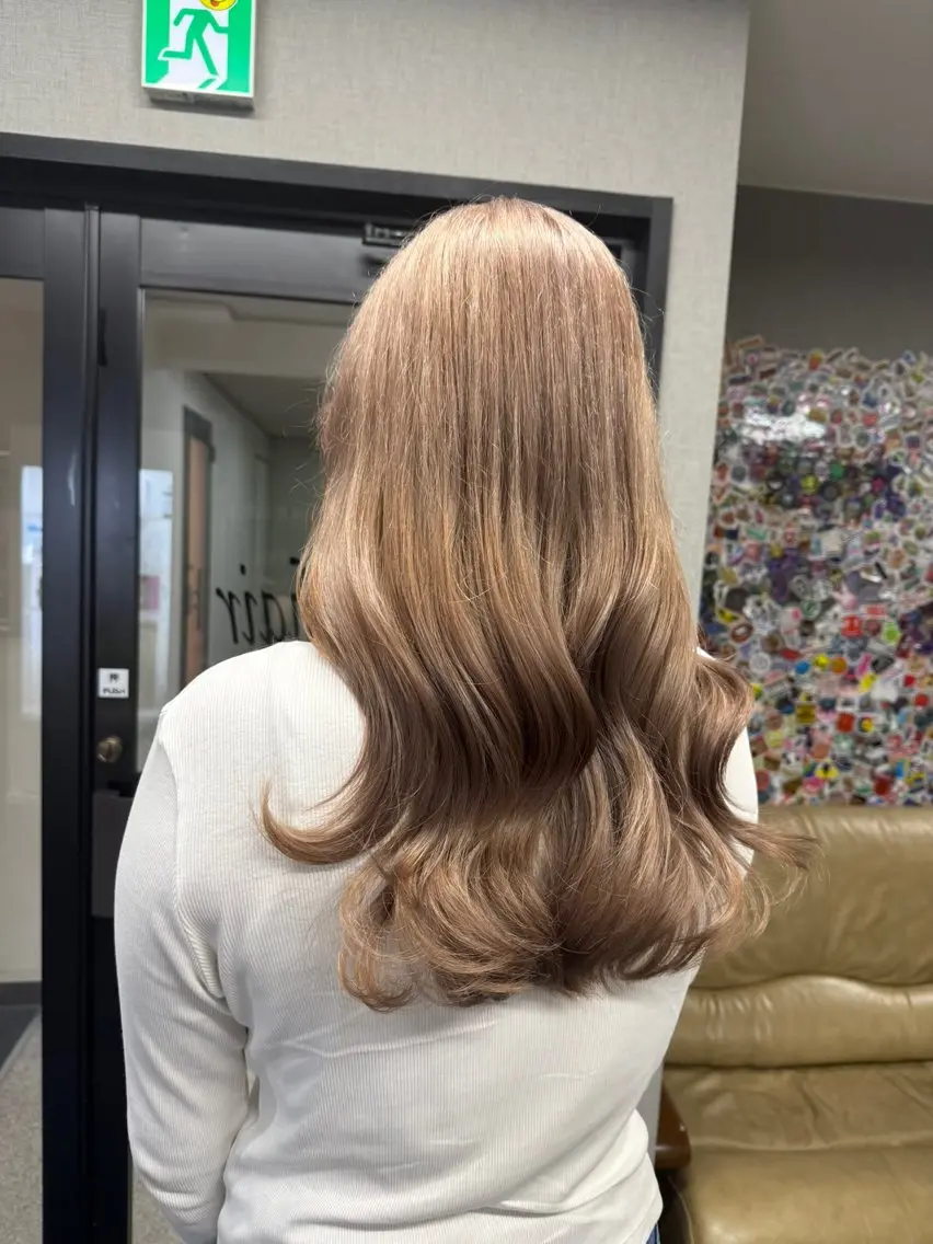 ロング カラー ベージュカラー ミルクティーベージュ ヘアカラー 🎀 MIHO🎀のヘアスタイル