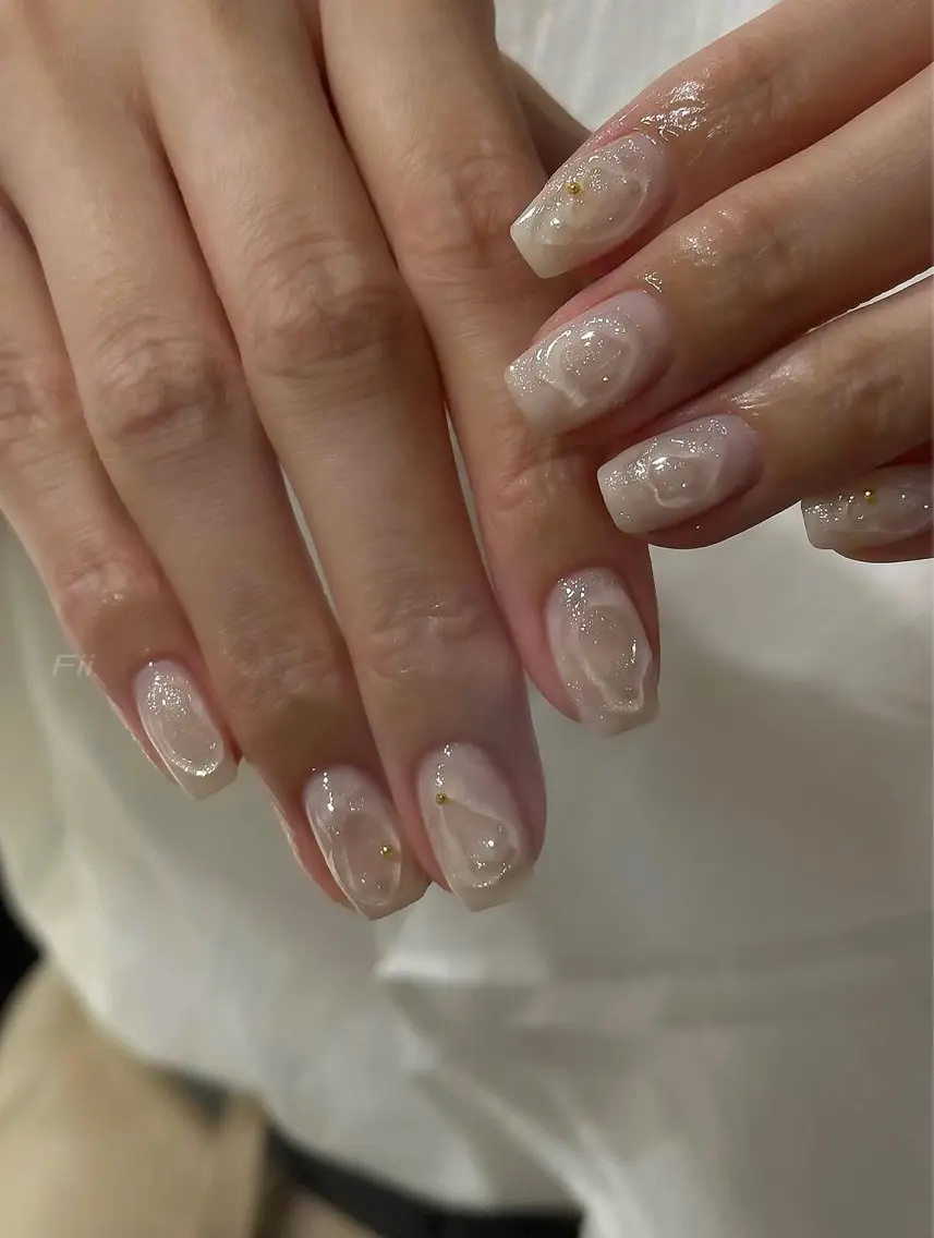 ネイル ニュアンスネイル ワンカラーネイル ぷっくりネイル ホワイト 𝐅𝐢𝐢【本町/ ネイル】Miho💜のネイルデザイン