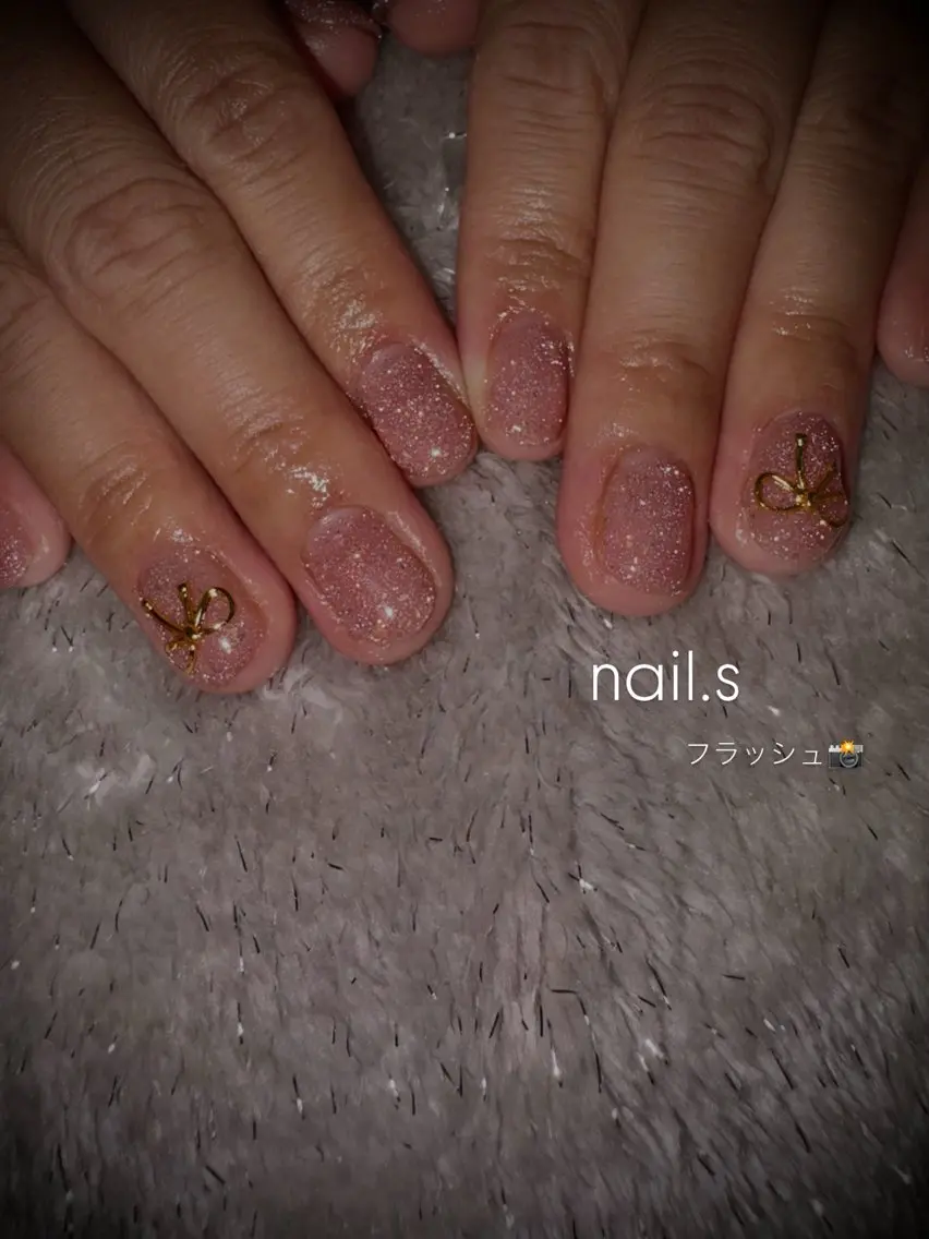 ネイル フラッシュネイル オフィスネイル ピンク ピンクベージュ リボン ハンドネイル nail.s misatoのネイルデザイン