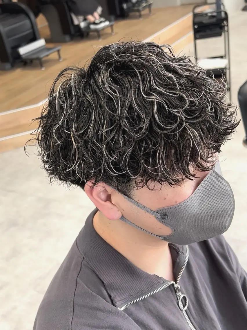 【２​〜​3回目の方はこちら】🔴この時期特におすすめ🔴✨骨格矯正カット＋パーマ＋メンズハイライト✨の写真