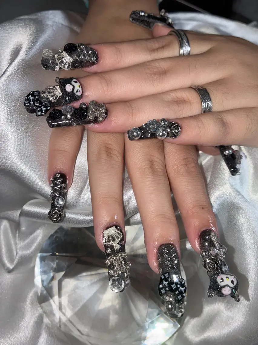 ミディアム ハンドネイル YOKOSUKA NAILS💅🩶のネイルデザイン