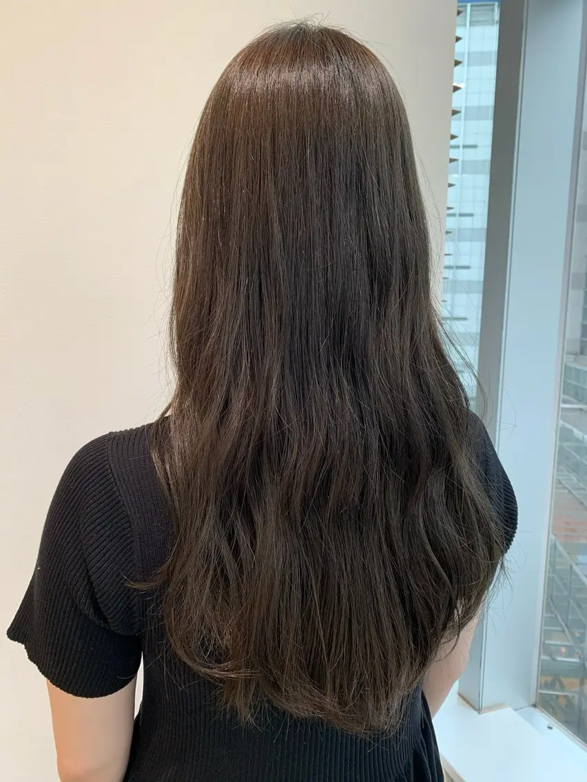 ロング ロング カット ヘアカラー 吉田 詩穂のヘアスタイル