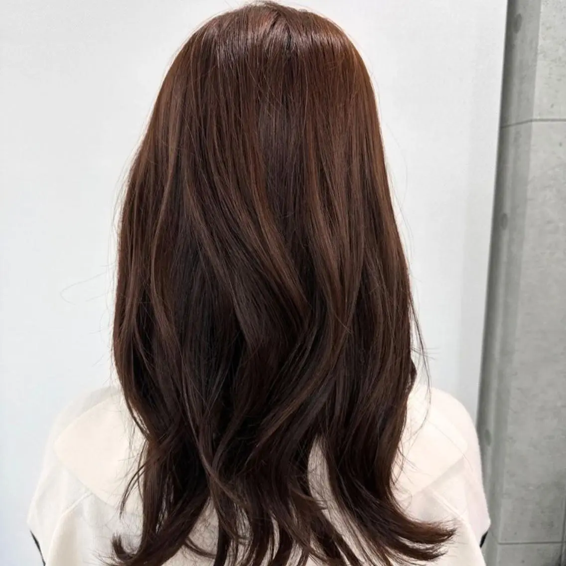 ロング カラー パーマ ロングレイヤー ブラウンカラー チェスナットブラウン レイヤーカット ロング ❇️安達 優心❇️ レイヤー/艶髪特化のヘアスタイル