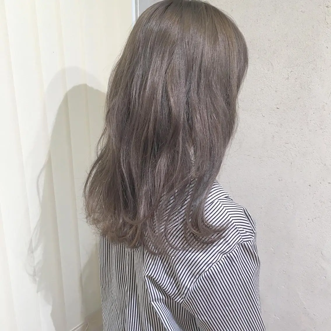 セミロング カラー パーマ ヘアアレンジ ハイトーン特化🤍 浦住のヘアスタイル