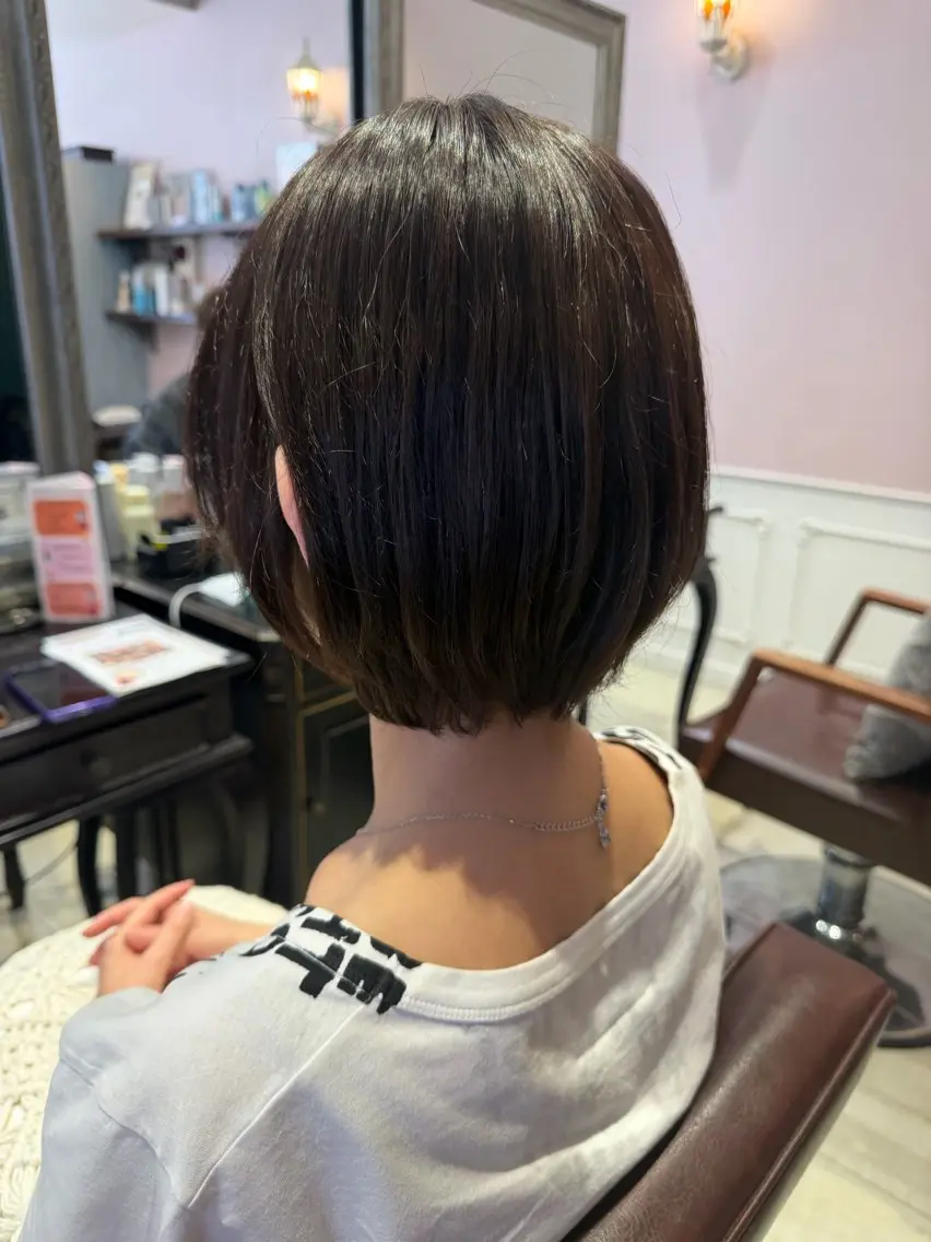 ミディアム ボブ ツヤ感カラーレイヤー カット川野莉空のヘアスタイル