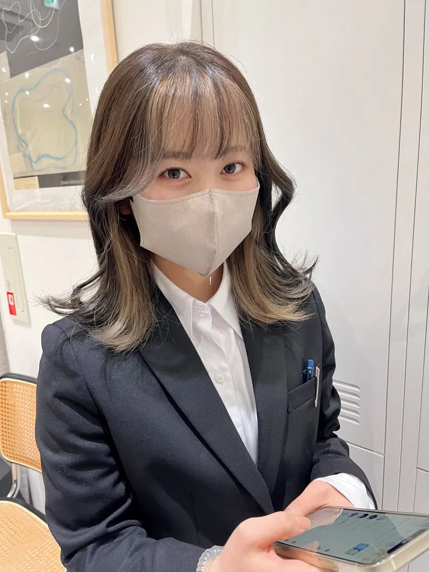 セミロング ヘアカラー 透明感カラー👑 井上美乃里のヘアスタイル