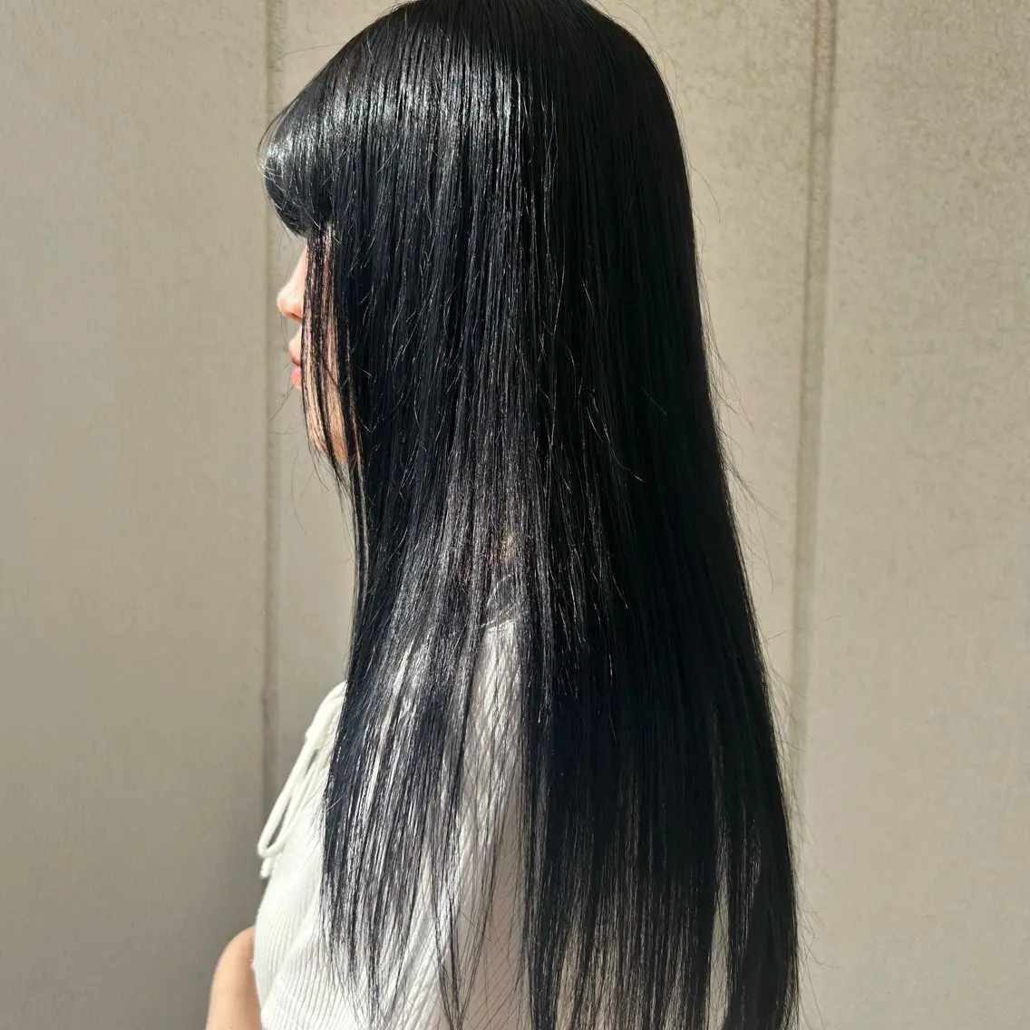 ロング カラー 黒髪 ブリーチ ブルーカラー ブルーブラック ヘアカラー 田中 遥陽の眉毛・アイブロウイメージ