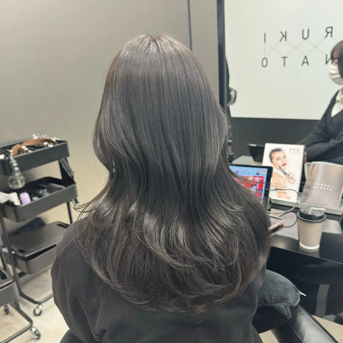 ロング カラー ブリーチ ブラウンカラー 透明感カラー グレージュ ブリーチなしカラー 新宿/顔周りカット/ レイヤー/がっきーのヘアスタイル