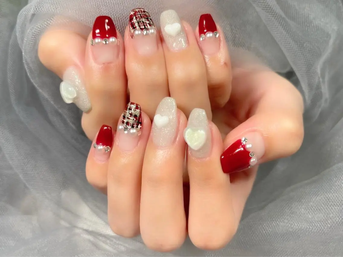 ネイル キラキラネイル 赤色 ハンドネイル Nail Salon KURELLYのネイルデザイン