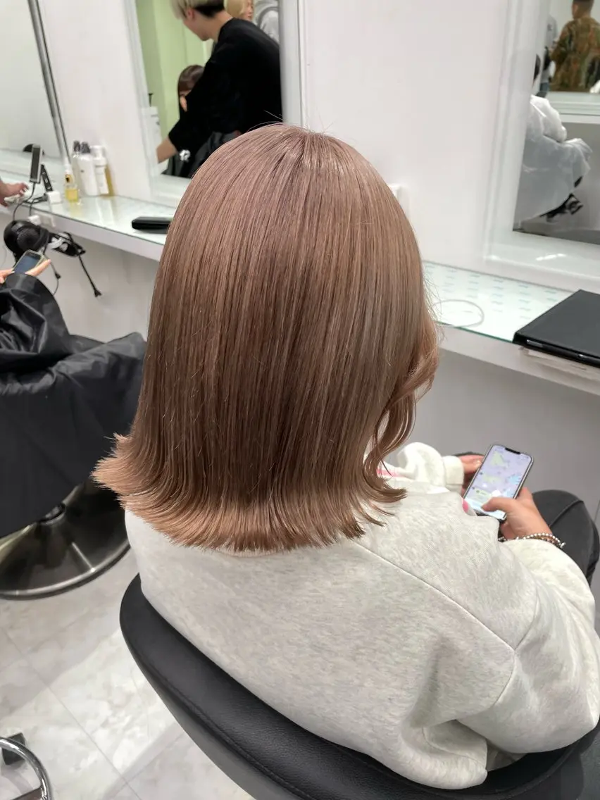 ミディアム カラー ベージュカラー ブリーチ ミルクティーベージュ ヘアカラー トリートメント ヘッドスパ ヘアセット ❄最強かわいいカラー ❄️MINA❄️のヘアスタイル