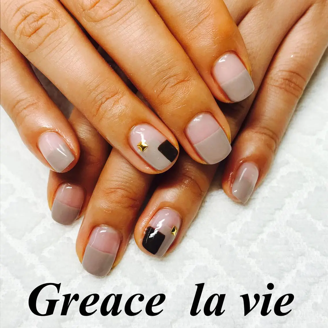 ミディアム カラー パーマ ヘアアレンジ キッズ ネイル マツエク・マツパ フレンチネイル ストレートパーマ Greace  la vieのネイルデザイン