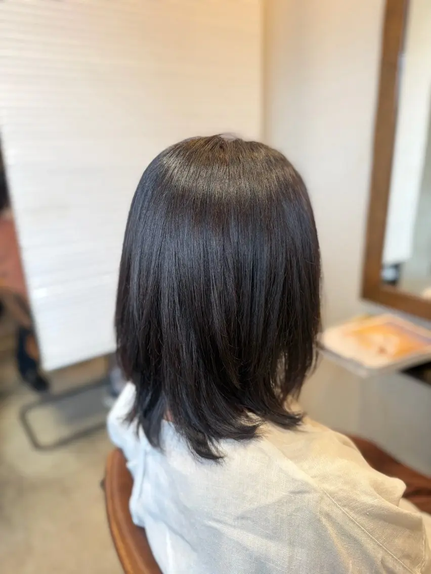 セミロング カット YUKI .のヘアスタイル