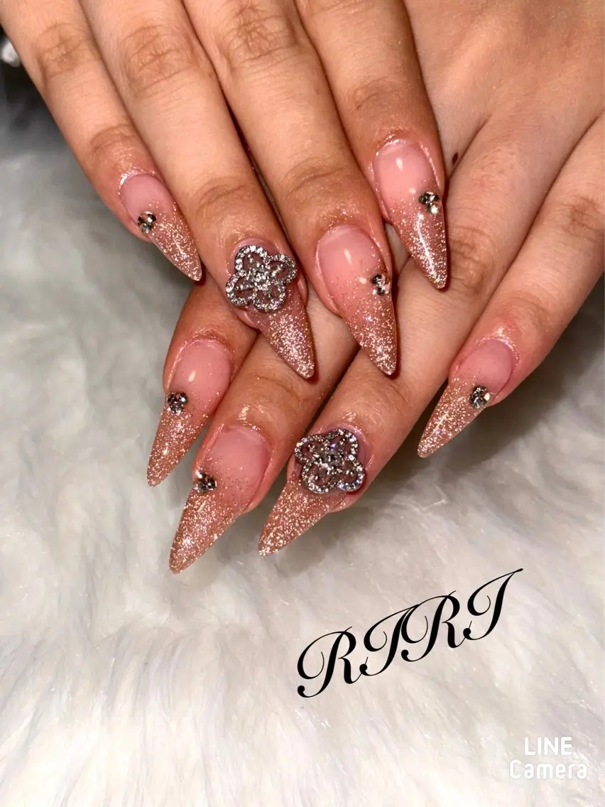 ネイル フラッシュネイル ジェルネイル ラメ(グリッター) ロングネイル スカルプネイル ハンドネイル riri オーナーのネイルデザイン