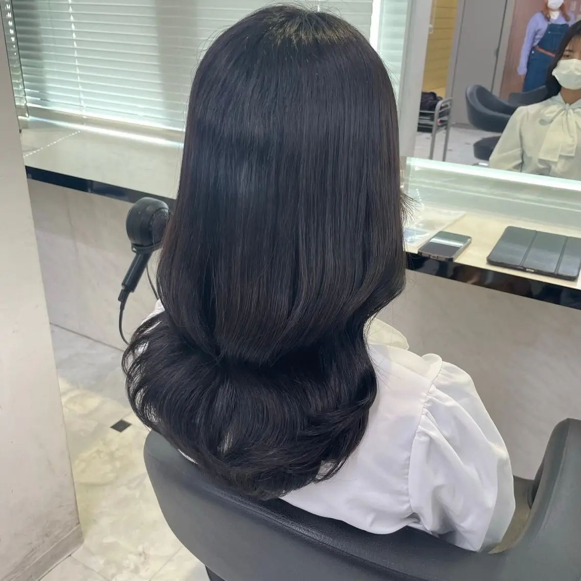 ロング カラー ヘアアレンジ 黒髪 ブルーカラー ブルーブラック 髪質改善 トリートメント 💓色落ちまで綺麗な 垢抜けカラー💓のヘアスタイル