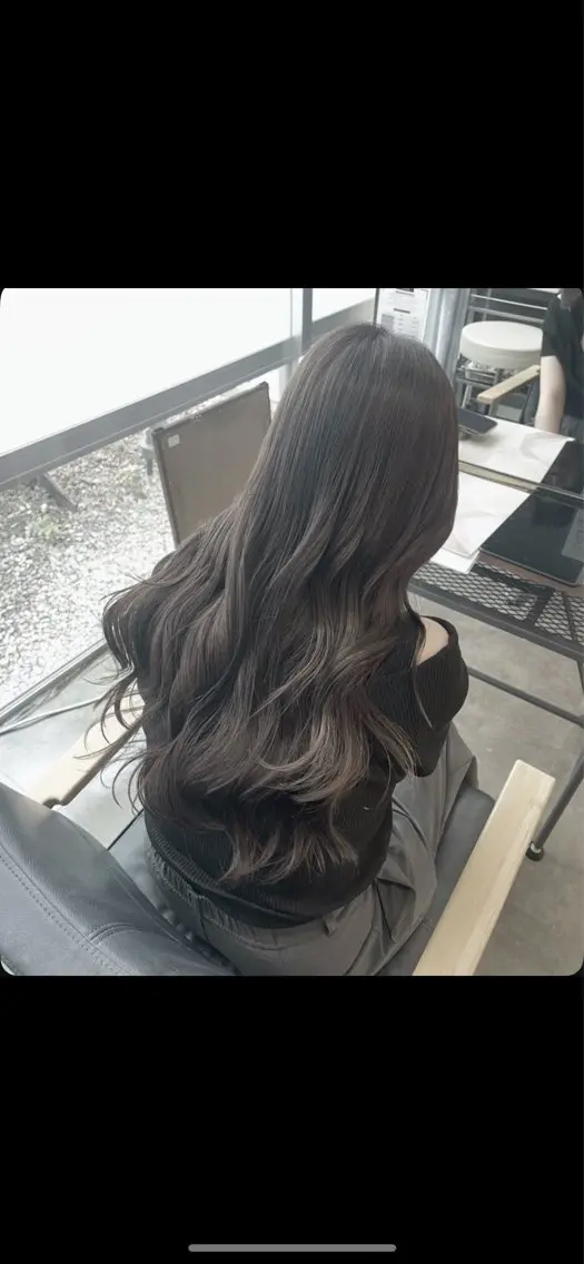 ロング カラー ヘアカラー 尾﨑 ひよりのヘアスタイル
