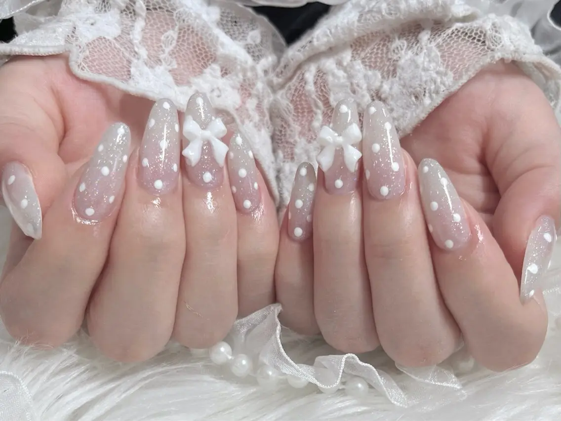 ネイル ドット リボン シンプルネイル ハンドネイル FLY Nail Salonのネイルデザイン