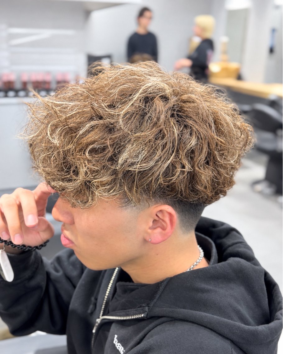 ショート カラー パーマ メンズ カット ヘアカラー パーマ 🔥メンズ 特化🔥菊水皐暉🔥のヘアスタイル