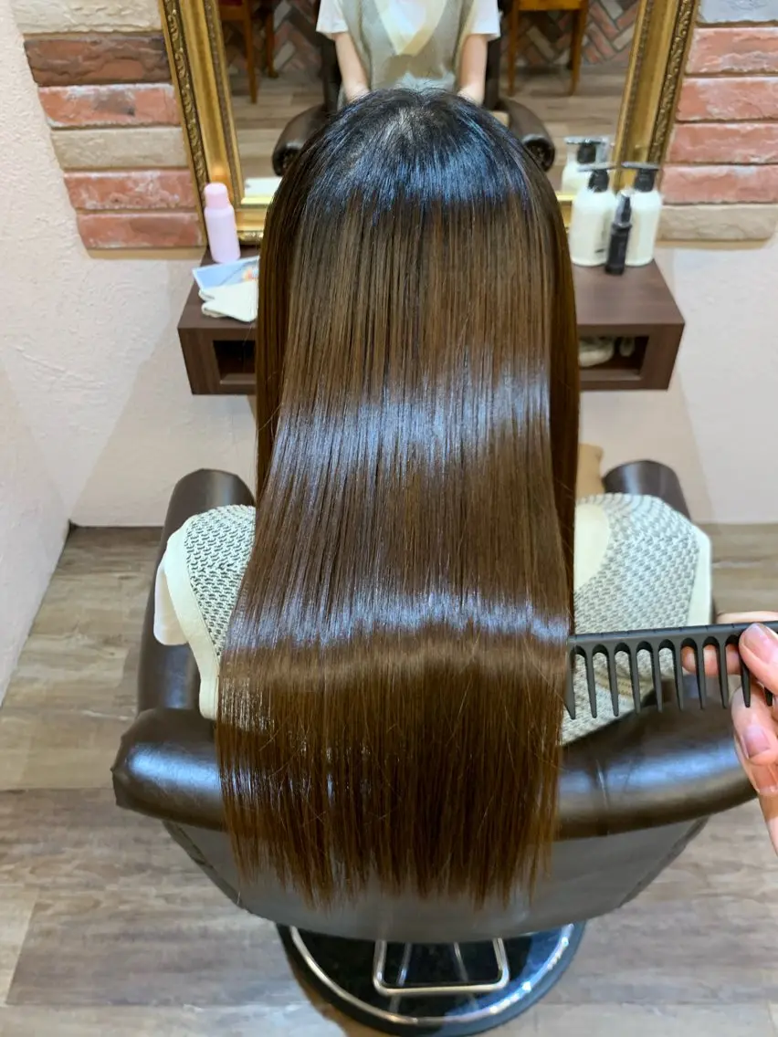 セミロング パーマ 髪質改善 縮毛矯正 トリートメント 酸性ストレート ストレートパーマ FAVOR Emiのヘアスタイル