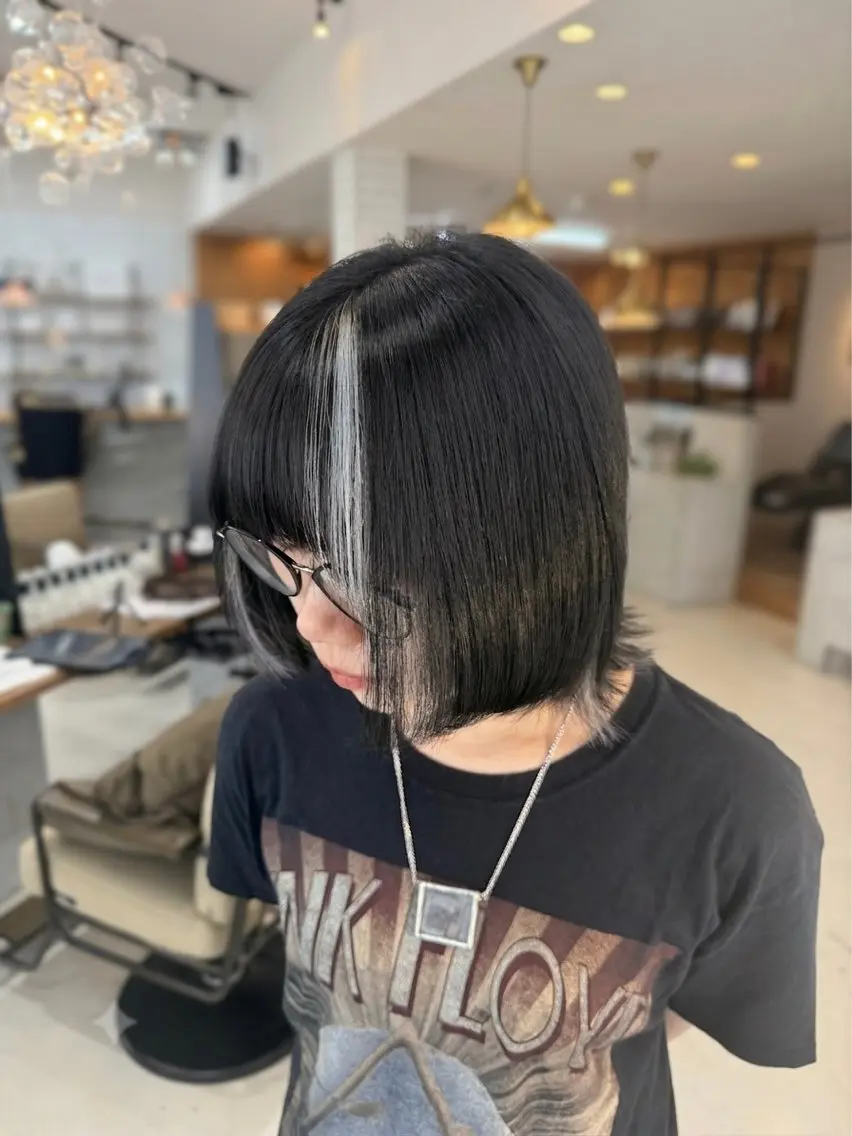 ショート ヘアカラー 丸谷 怜奈のヘアスタイル