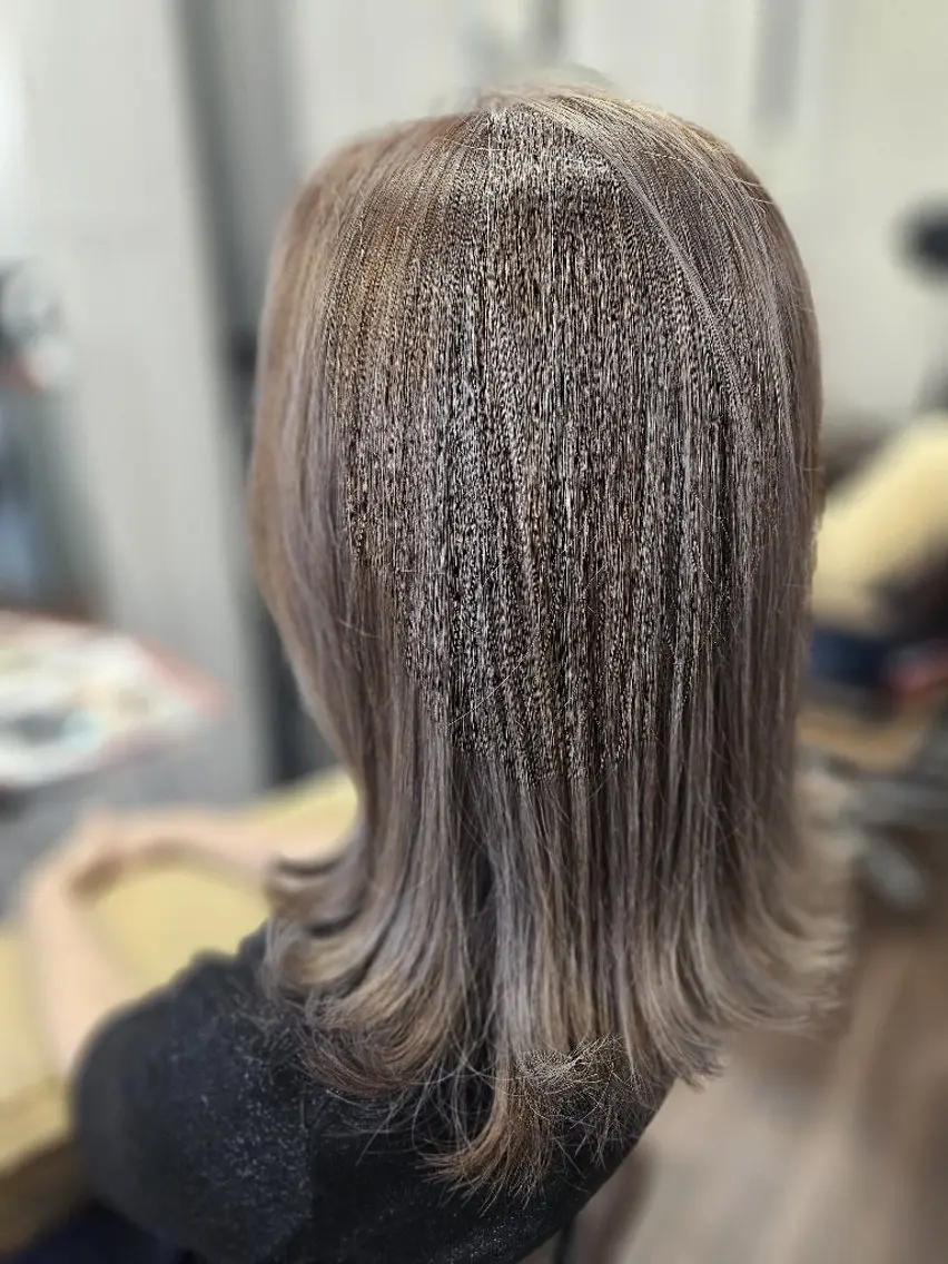 セミロング カラー アッシュ ハイライトカラー ラベンダーカラー ラベンダーアッシュ ハイライト カット ヘアカラー トリートメント terra✂️川嶋 大輔のヘアスタイル