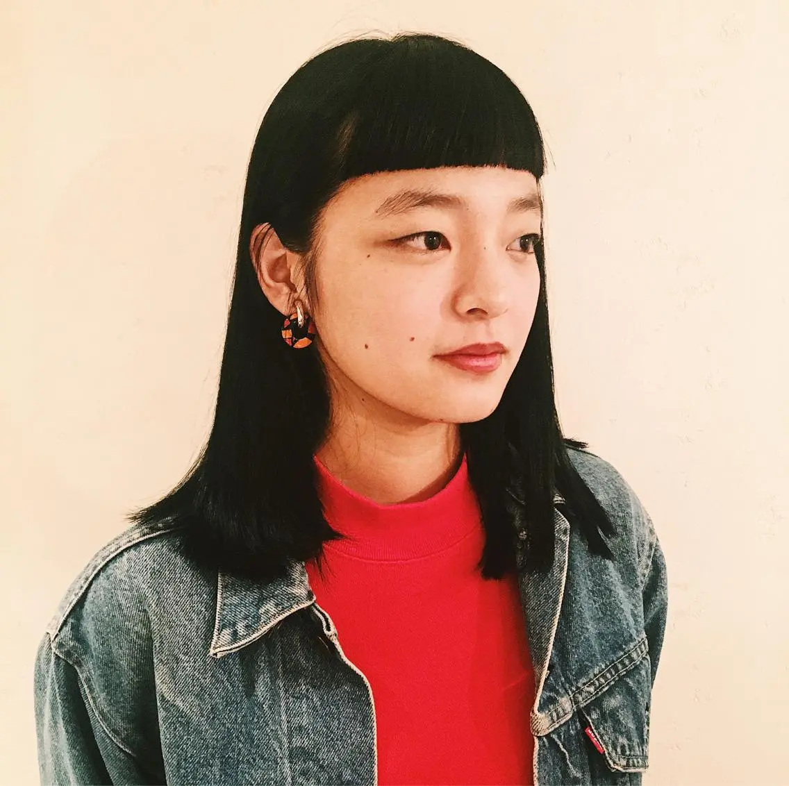 ミディアム カラー 黒髪 小川 晴子のヘアスタイル