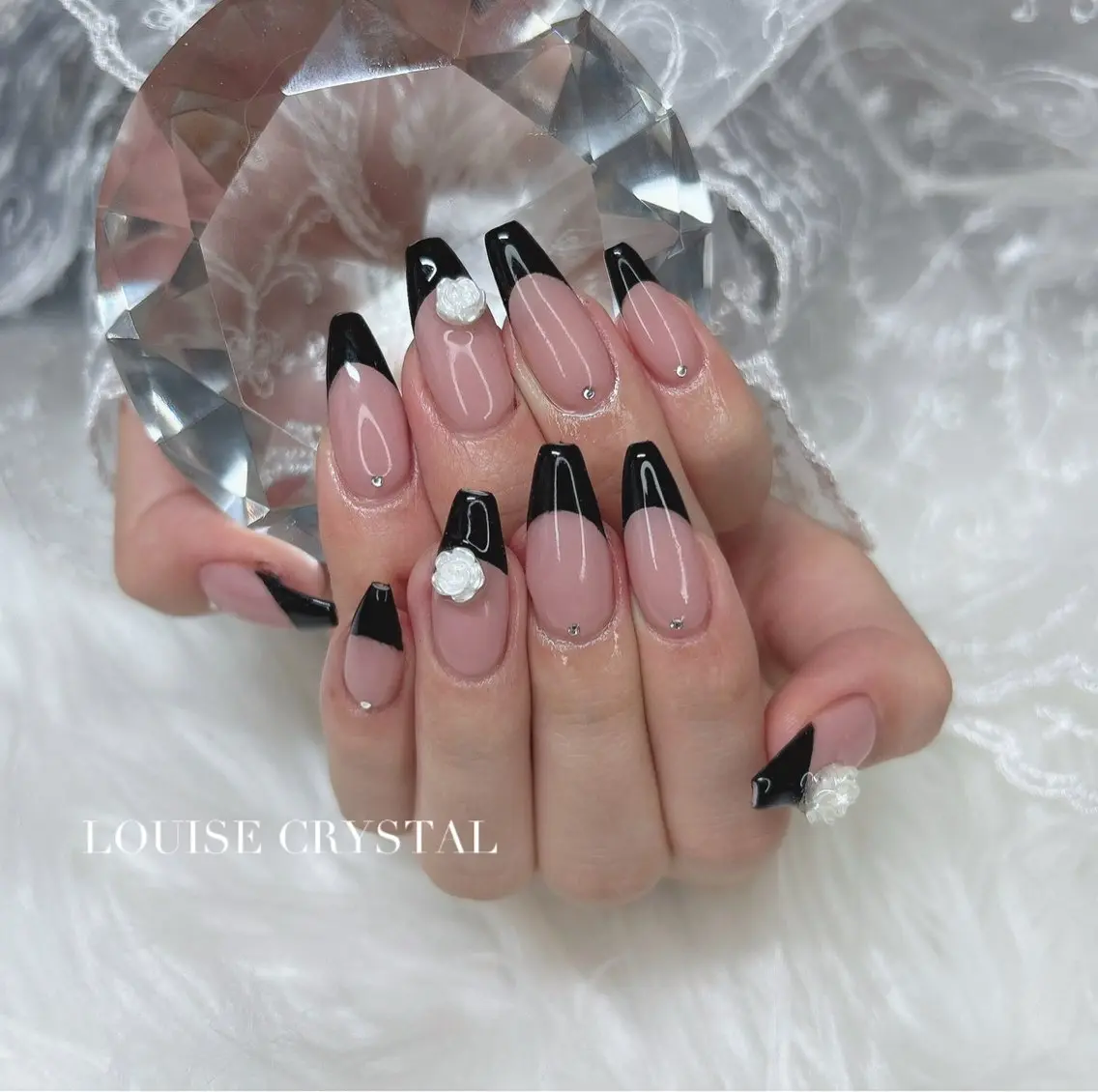 ネイル ハンドネイル LOUISE CRYSTALのネイルデザイン