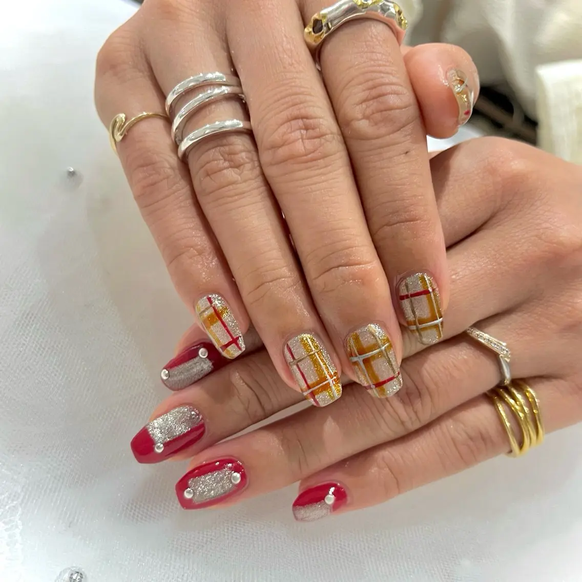 ネイル ゴールド 赤色 シルバー ハンドネイル Nail salon Cielel⟡Ayaのネイルデザイン