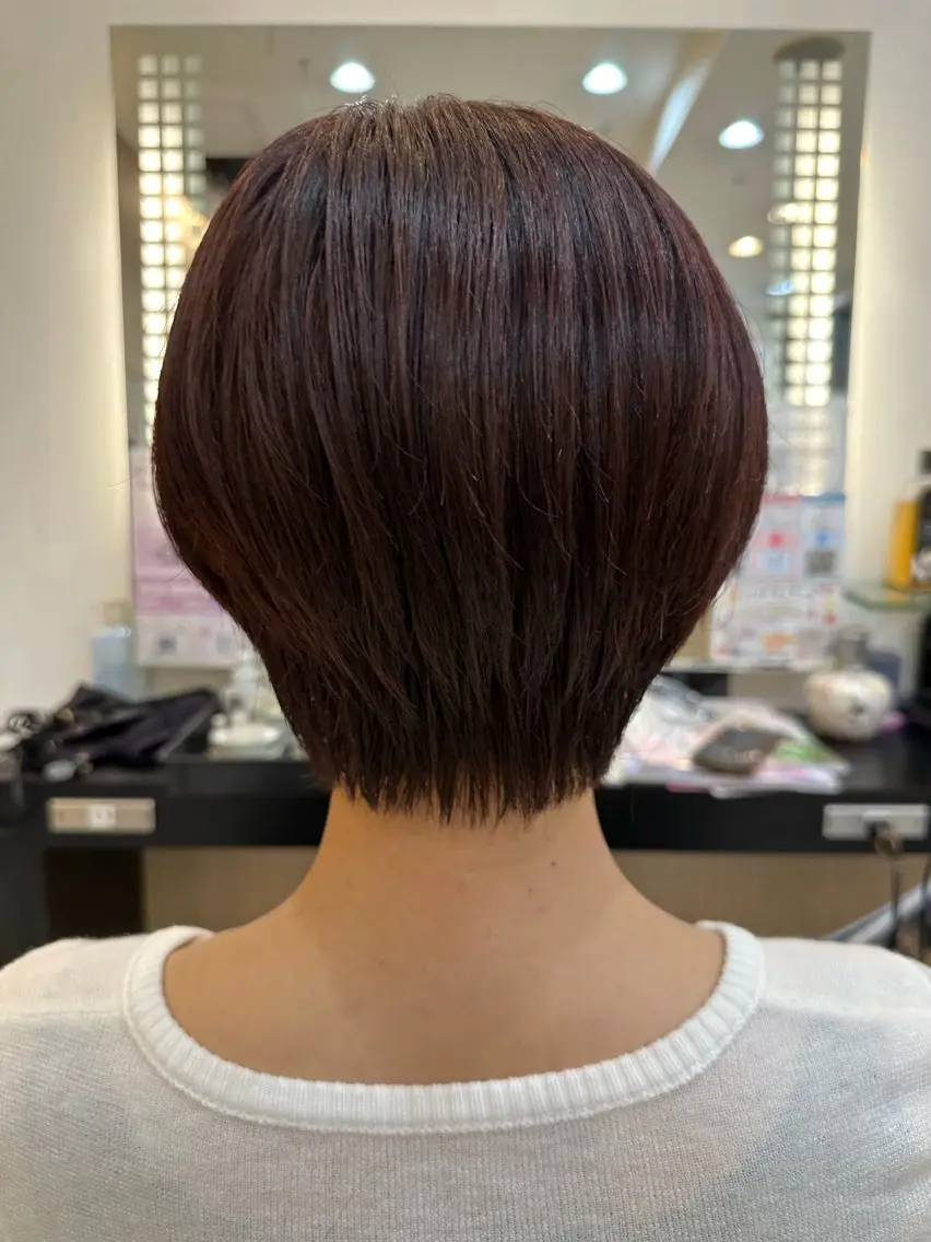 ショート カラー 内田温子大人女性 ハイライト、ボブのヘアスタイル