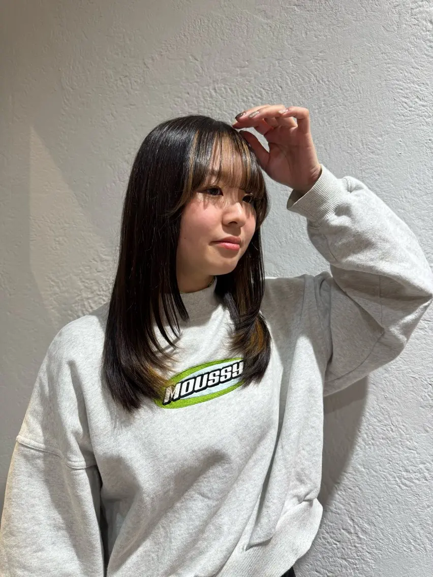 セミロング 小林 咲璃のヘアスタイル