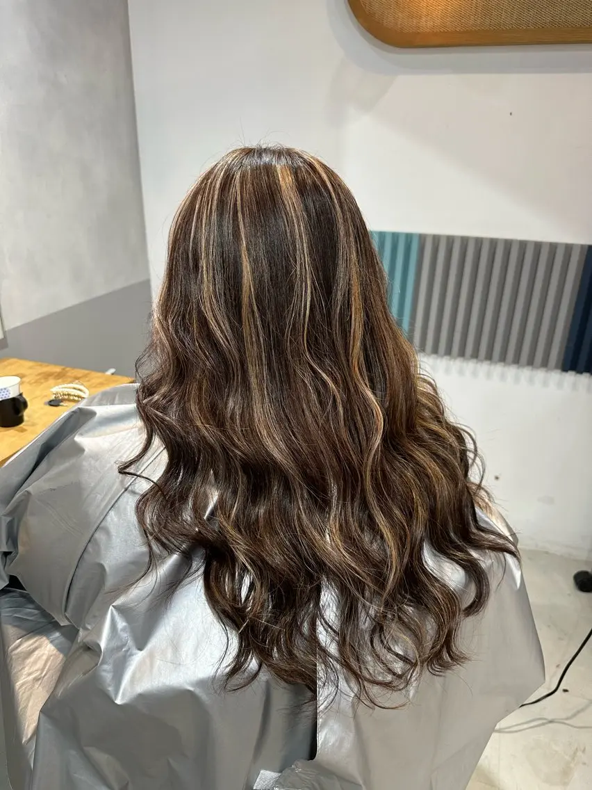 セミロング カラー ブリーチ ハイライトカラー 外国人風カラー ハイライト ヘアカラー トリートメント 🌟ハイライト/ハイ トーン🌟MIKIのヘアスタイル