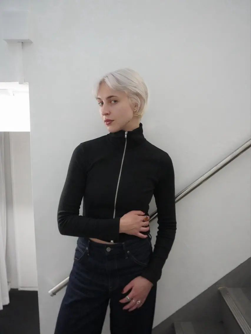 ショート カラー 渡邉 舞のヘアスタイル