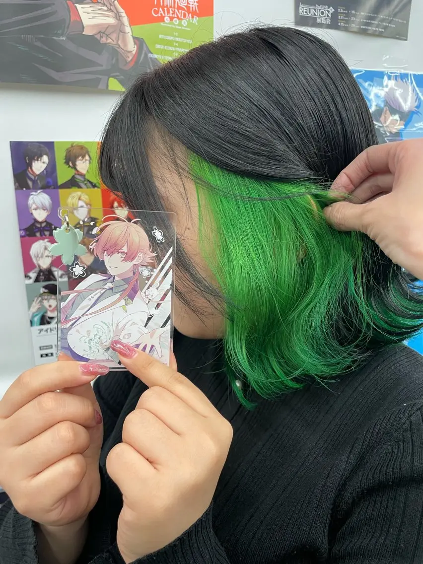 セミロング カラー ヘアカラー インナーカラー 推し ブリーチ  髪質改善のヘアスタイル