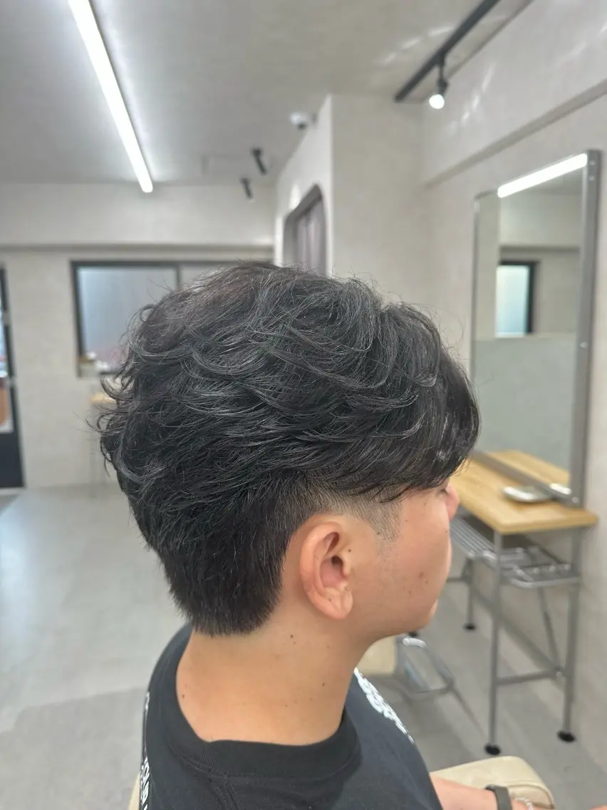 パーマ メンズ フェザーパーマ メンズ韓国風 メンズパーマ カット パーマ 💎メンズパーマ特化 🥇メンズのプロのヘアスタイル