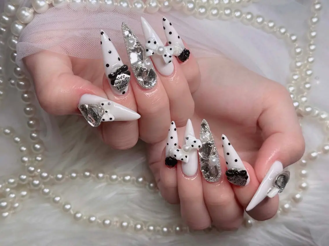ネイル チークネイル フレンチネイル キラキラネイル 韓国ネイル マグネットネイル ハンドネイル yuuna hbabynailのネイルデザイン