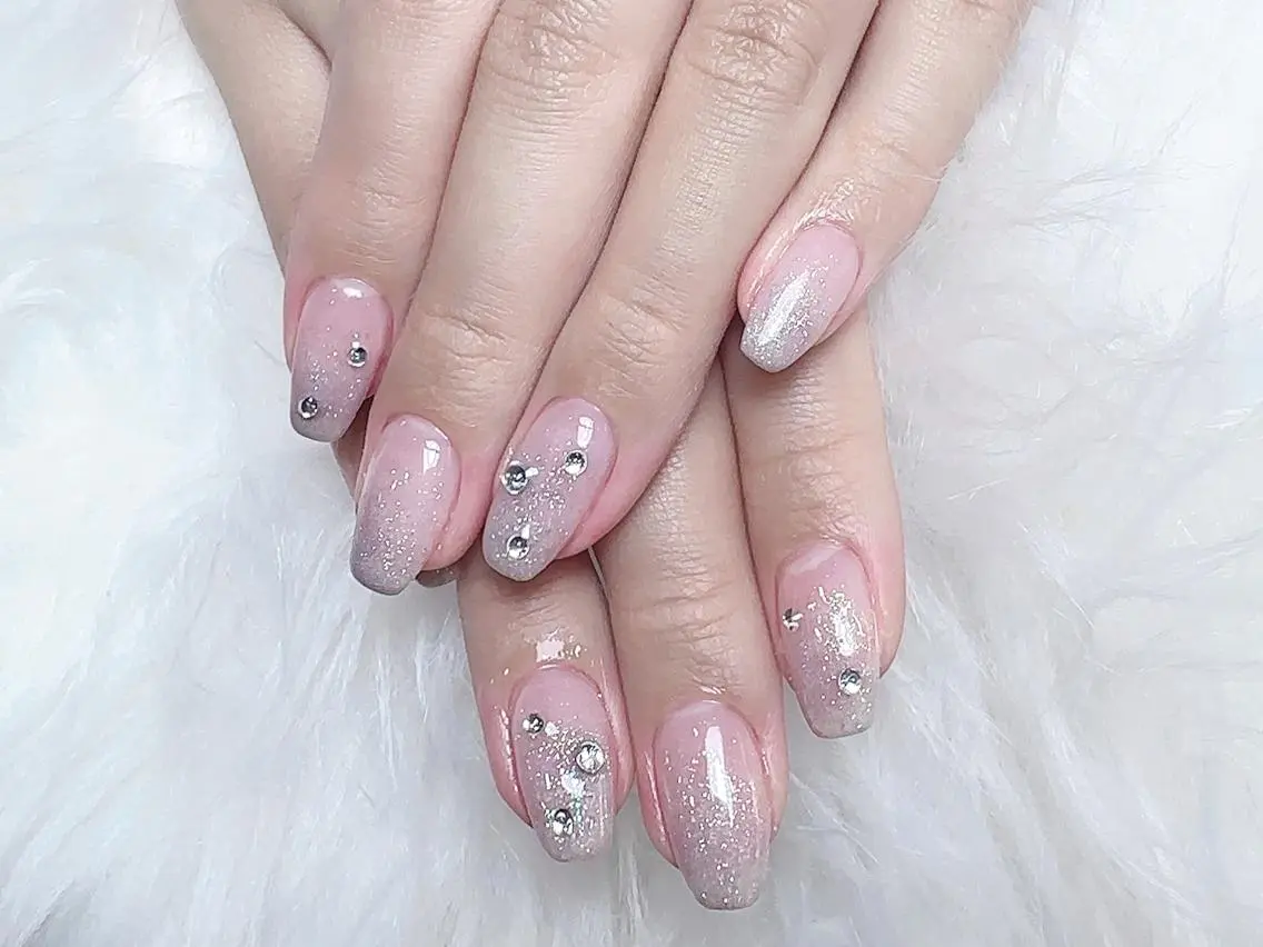 ネイル Elegant beautyトウのネイルデザイン