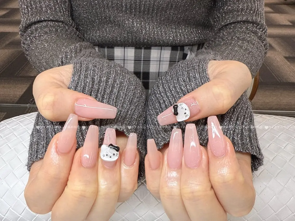 ネイル 長さ出し フットネイル フレンチネイル ジェルネイル ガーリー ハンドネイル NYネイルサロン 千葉中央店のネイルデザイン