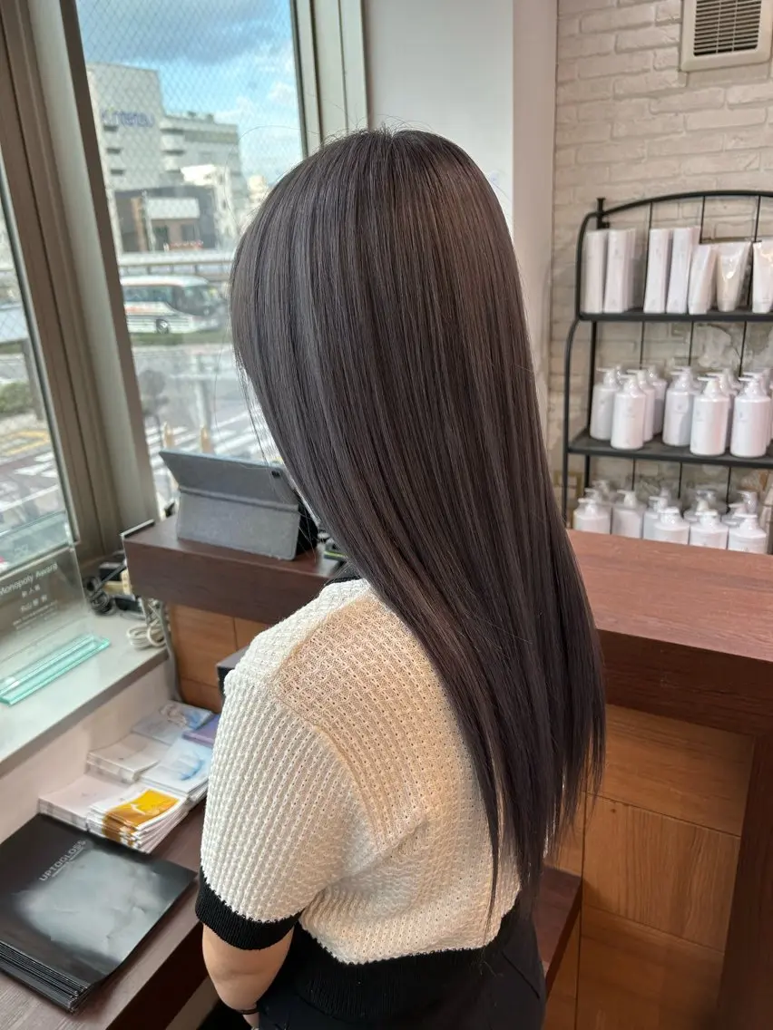 ロング カラー maya ( マヤ )のヘアスタイル