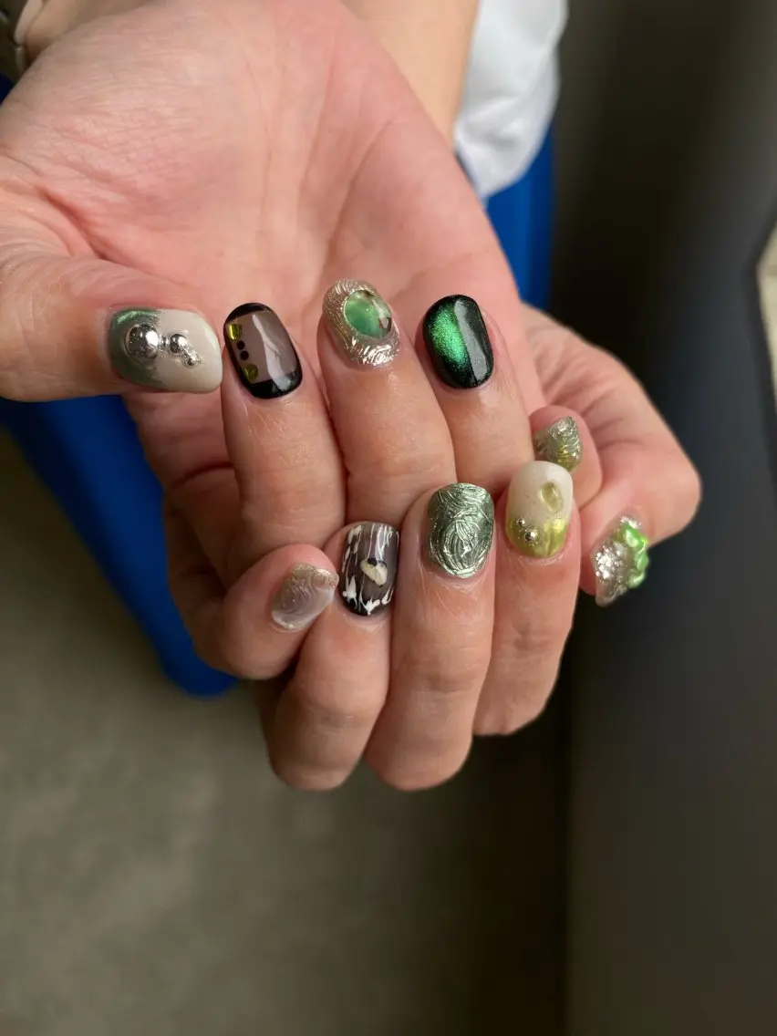 ネイル 成人式 フラッシュネイル フレンチネイル ガーリー キラキラネイル ハンドネイル 草加ニュアンスネイル 🌚hersのネイルデザイン