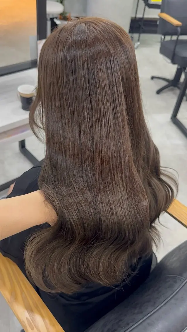 ロング カラー アッシュ アッシュブラウン ベージュカラー 黒髪 ブリーチ ヘアカラー トリートメント 赤み無し柔らかカラー 【梅田】madokaのヘアスタイル