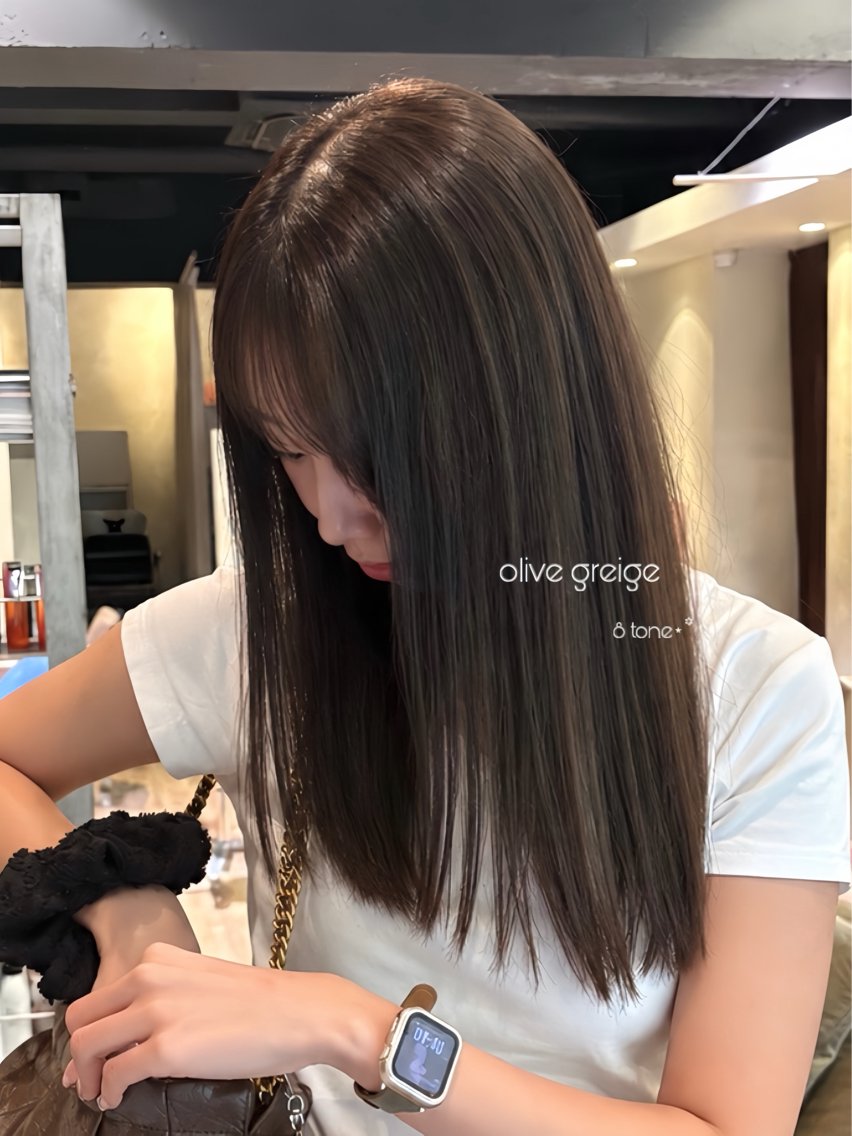 ロング カラー 透明感カラー グレージュ オリーブグレージュ オリーブグレー 顔周りカット カット ヘアカラー 顔周りレイヤー/透明 感カラー/村上陽菜乃のヘアスタイル
