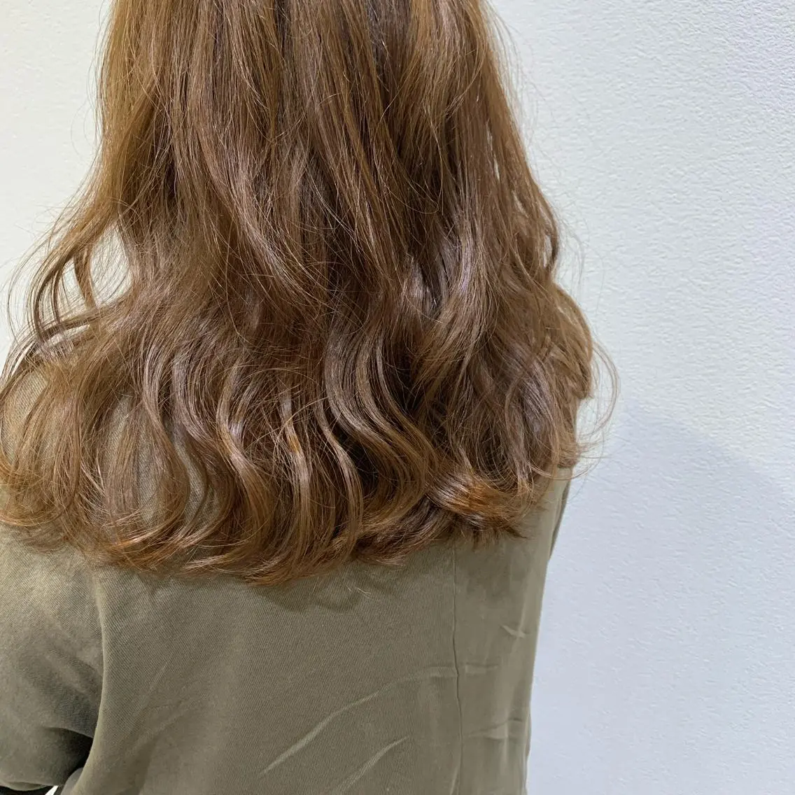 ロング アッシュ 川口 絵理のヘアスタイル