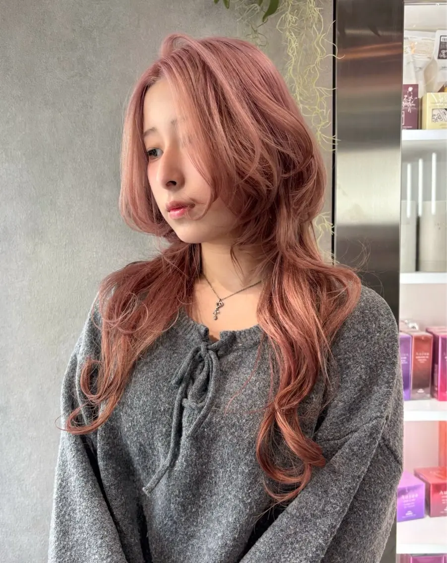 ロング カラー ヘアアレンジ 切りっぱなしボブ ブリーチ デザインカラー ダブルカラー イヤリングカラー ヘアカラー color.nail 🫧ionaのネイルデザイン