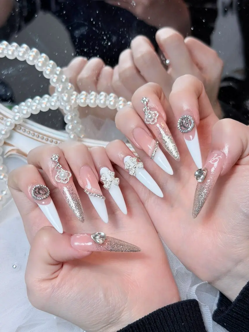 ネイル チークネイル ドット フレンチネイル グラデーション ハート ハンドネイル Julli NailStudioのネイルデザイン