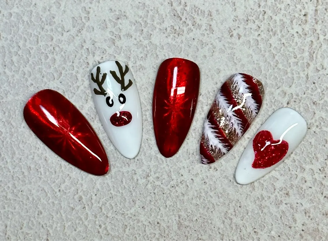 ネイル アートネイル ラメ(グリッター) ニュアンスネイル 冬ネイル クリスマス Mai’s nailのネイルデザイン