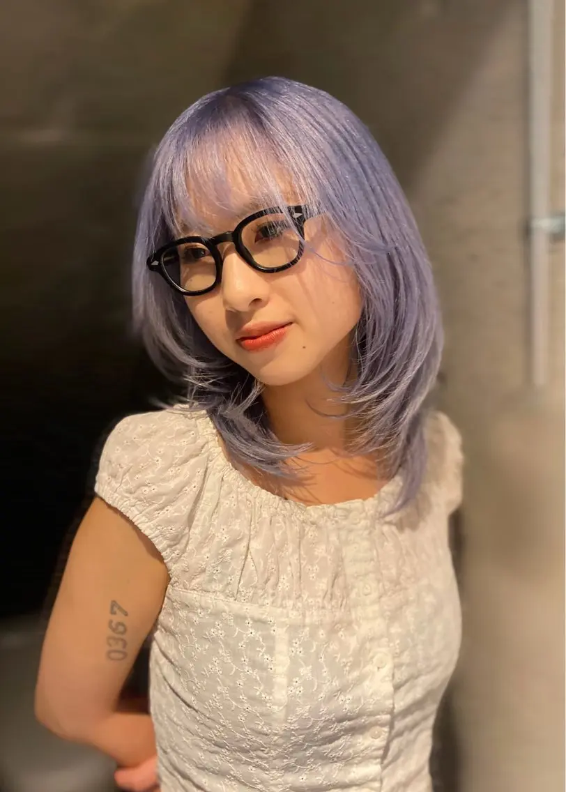 ミディアム カラー ヘアアレンジ ブリーチ パープルカラー ヘアカラー トリートメント mina 🌷のヘアスタイル