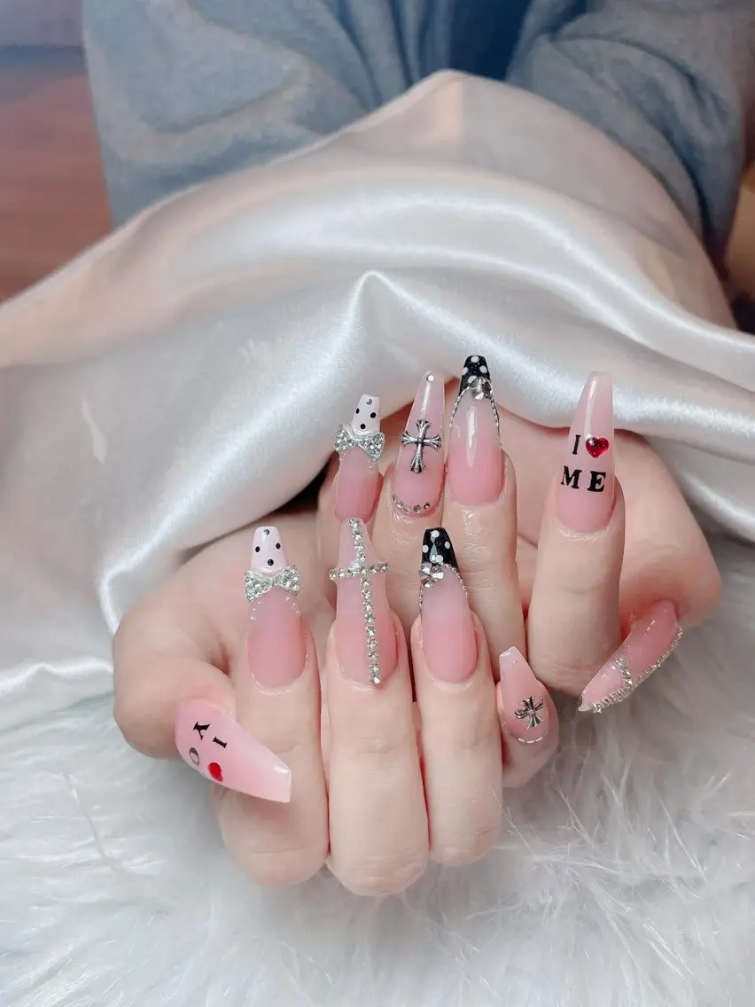 ネイル ハンドネイル Queen Nail Salonのネイルデザイン