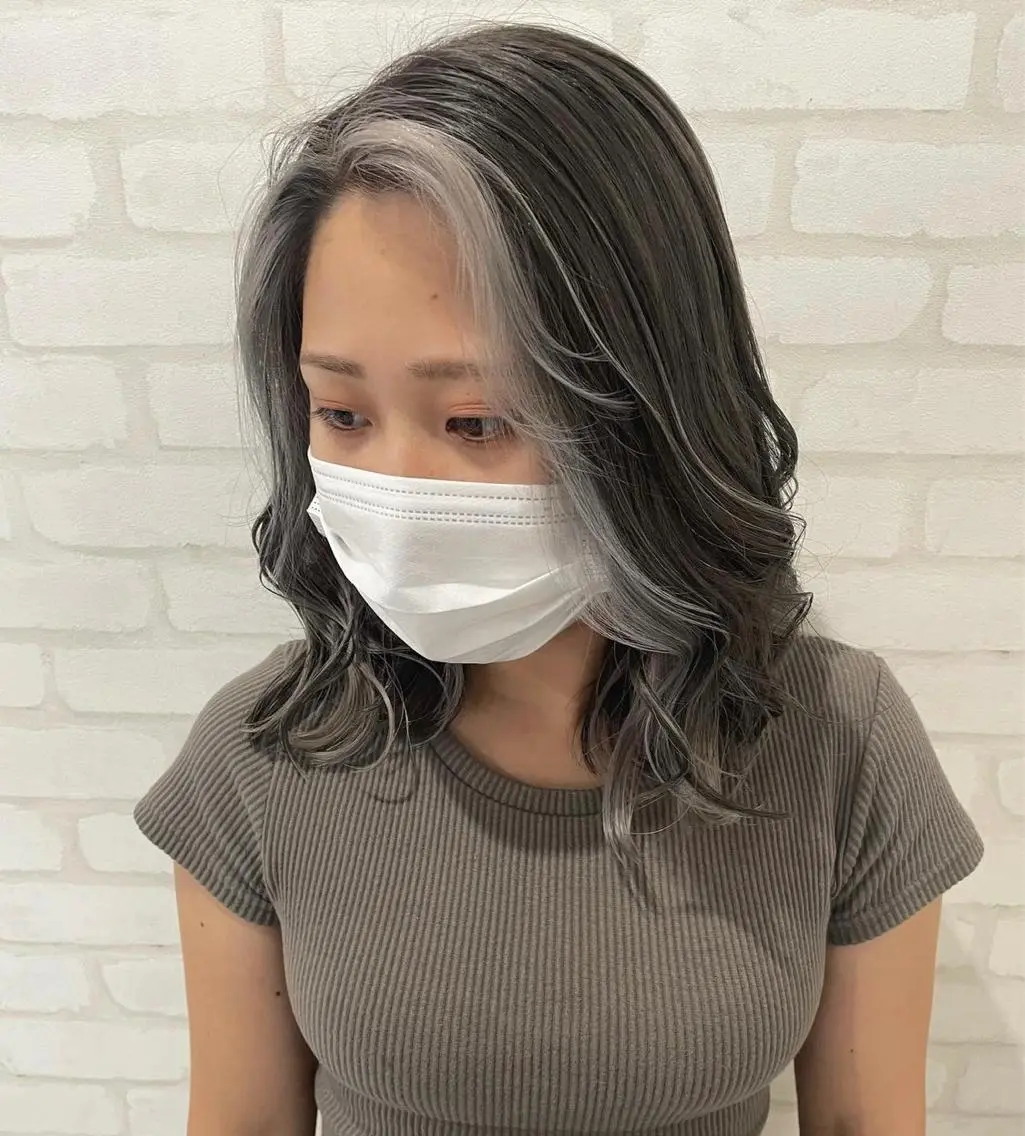 セミロング カラー ブリーチ ヘアカラー トリートメント ココテラス メンズカットのヘアスタイル