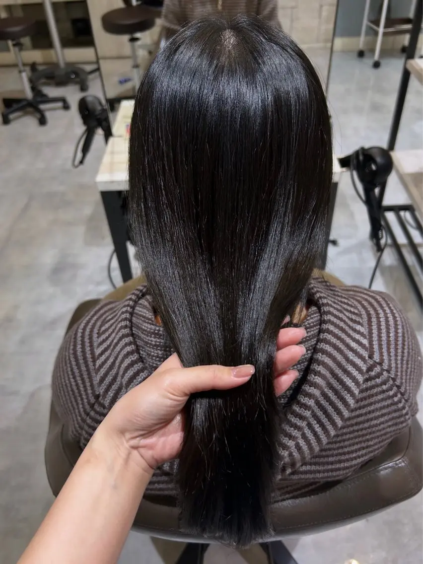 ロング カラー 透明感カラー グレージュ オリーブグレージュ オリーブグレー ヘアカラー トリートメント 小出 彩水のヘアスタイル