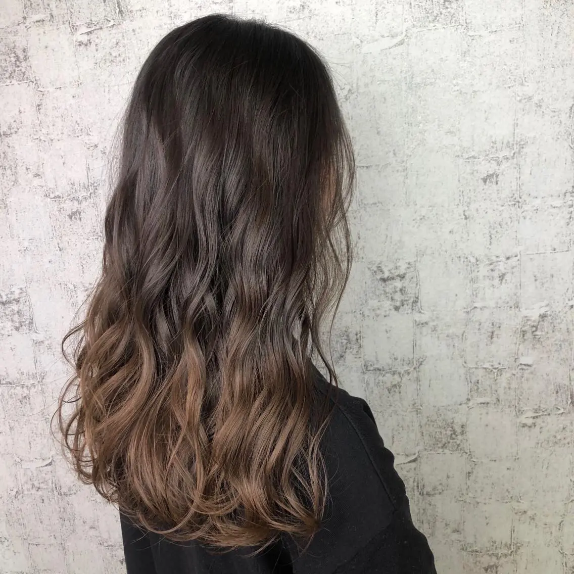 ロング カラー ベージュカラー デザインカラー グラデーションカラー 小顔レイヤー/ ベージュ🤍Rieのヘアスタイル
