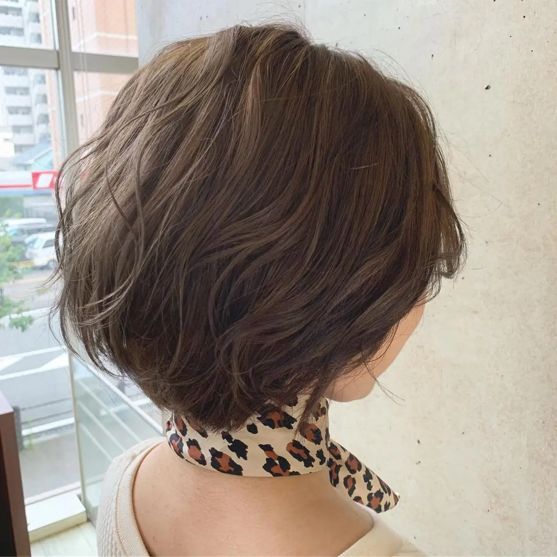 ショート カラー 透明感カラー グレージュ ハイライトカラー ハイライト 髪質改善 ヘアカラー トリートメント ヘッドスパ 鳥越 彩乃のヘアスタイル